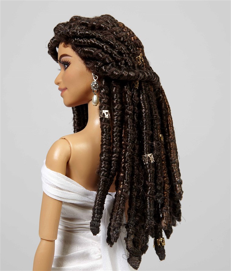 מושלם dreadlocks! Zendaya Barbie looks just like Zendaya did at the Oscars in 2015